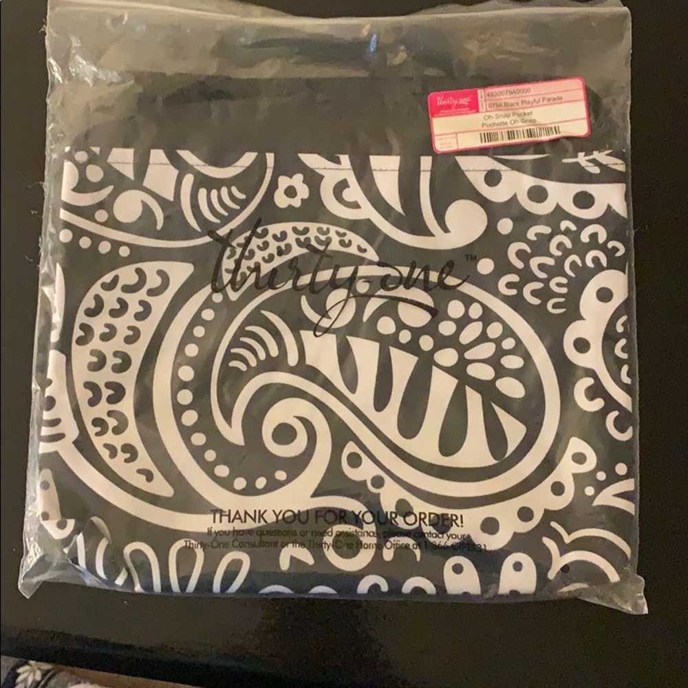 NWT thirty one snap back pocket